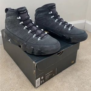 Men’s Retro Jordan Size 9.